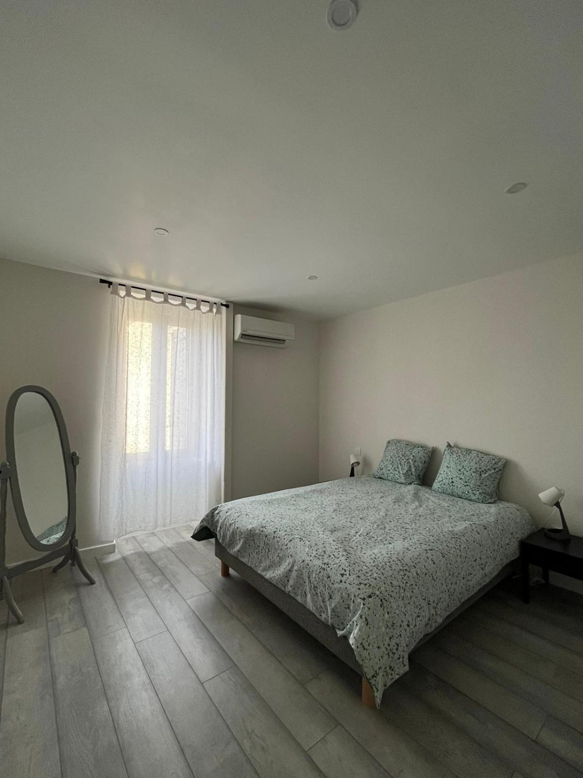 Apartment Orange Allure Flats