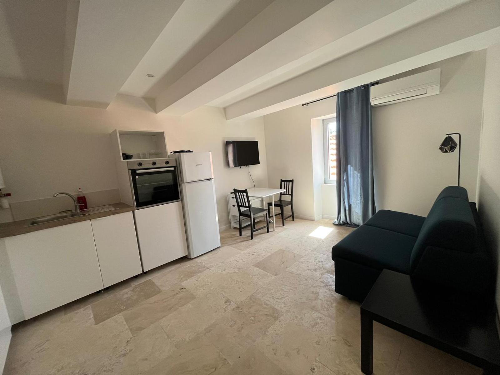 Apartment Orange Allure Flats *