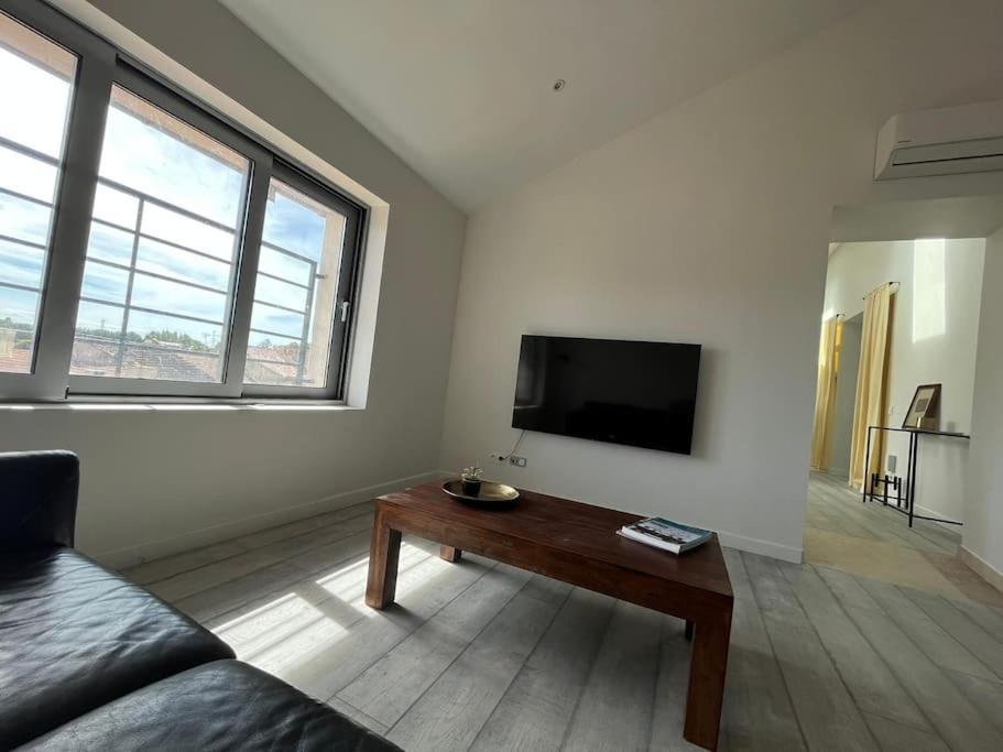 Apartment Orange Allure Flats *
